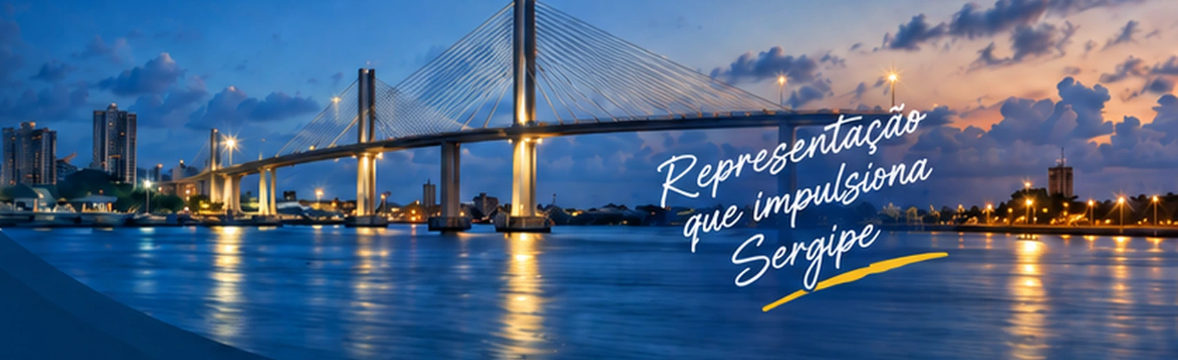 Vista noturna de Aracaju e ponte sobre o rio