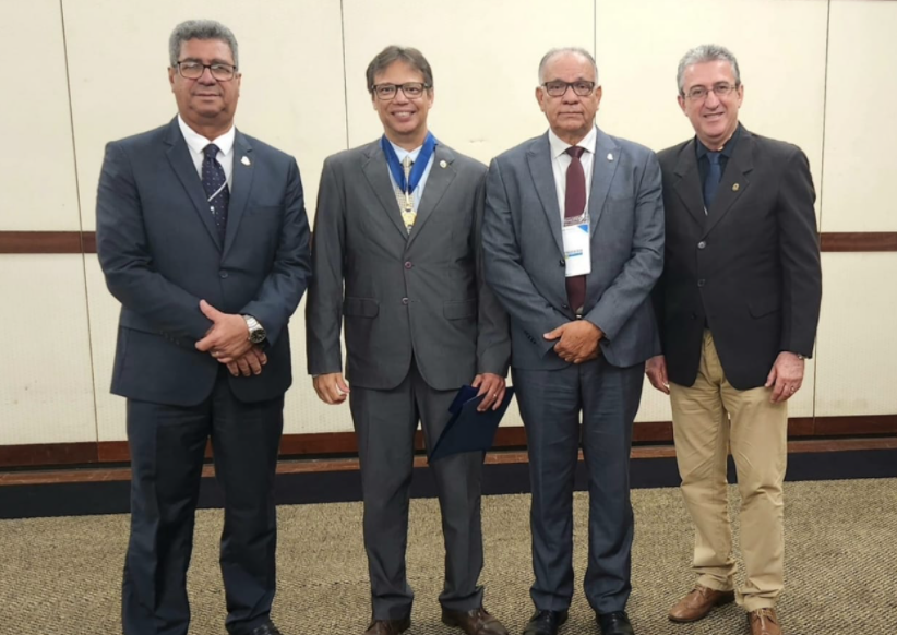 Dr. Reiner Ferreira Leite recebe a Comenda Dr. Plinio Affonso de Farias Mello